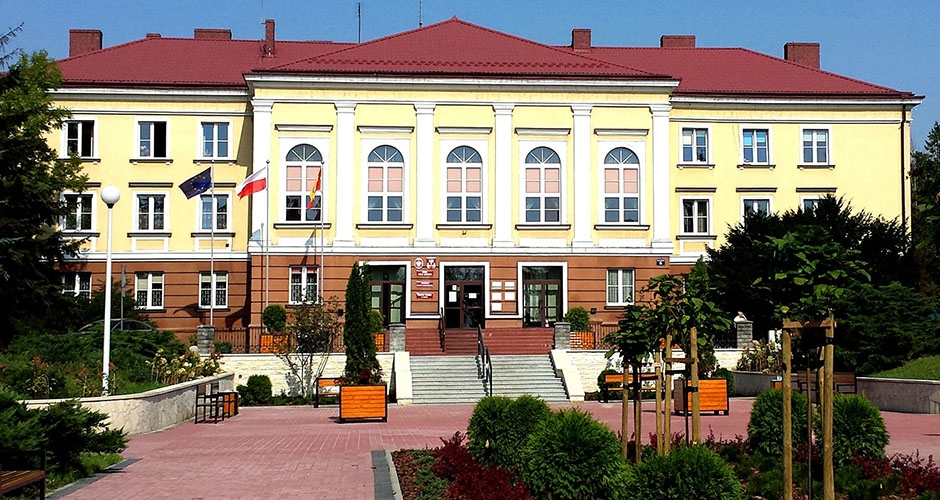 Budynek Starostwa Powiatowego w Będzinie wraz z placem Kardynała Lustigera